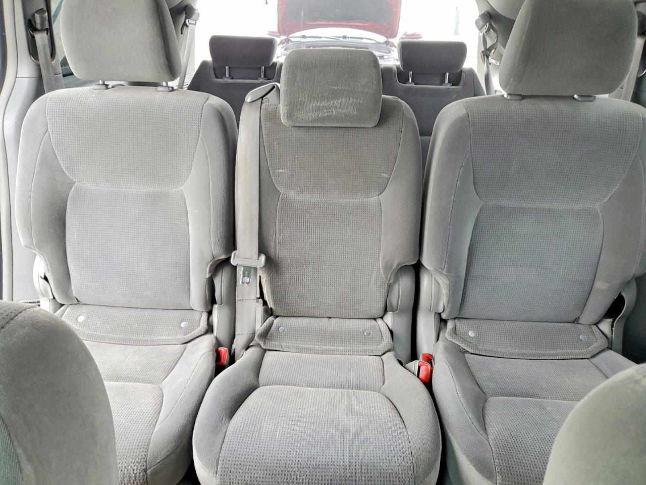 2004 TOYOTA SIENNA CE photo 10