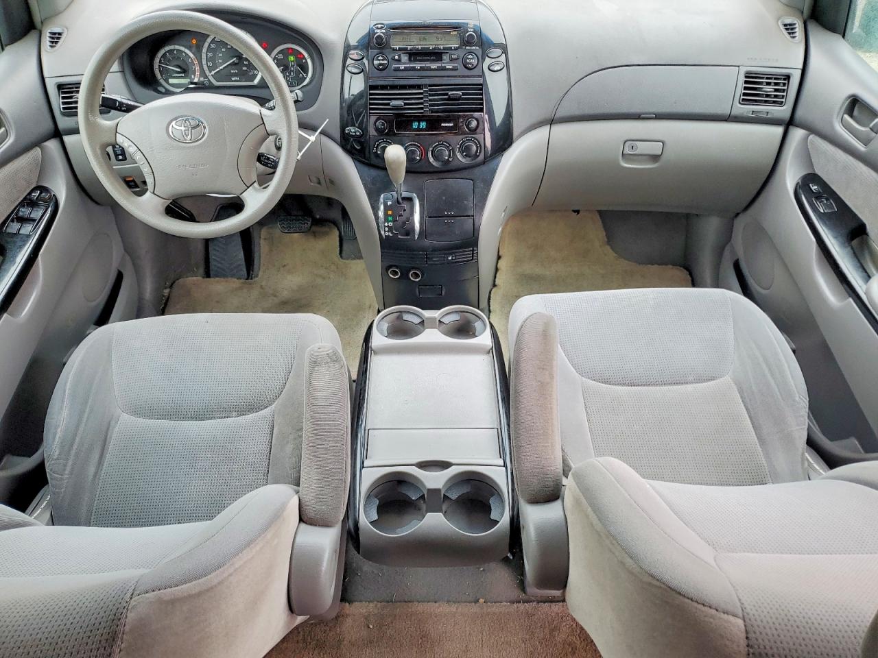 2004 TOYOTA SIENNA CE photo 8