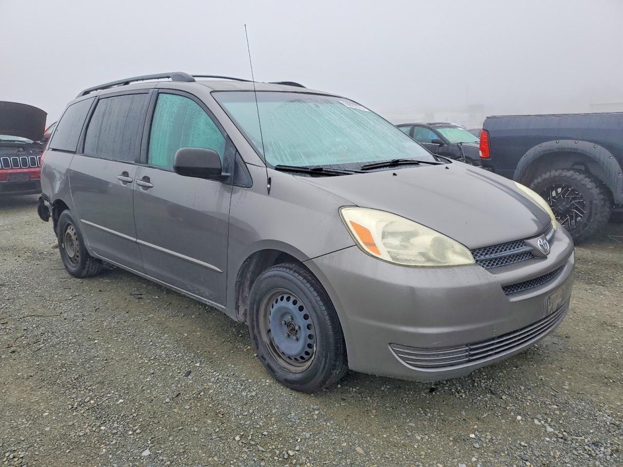 2004 TOYOTA SIENNA CE photo 4