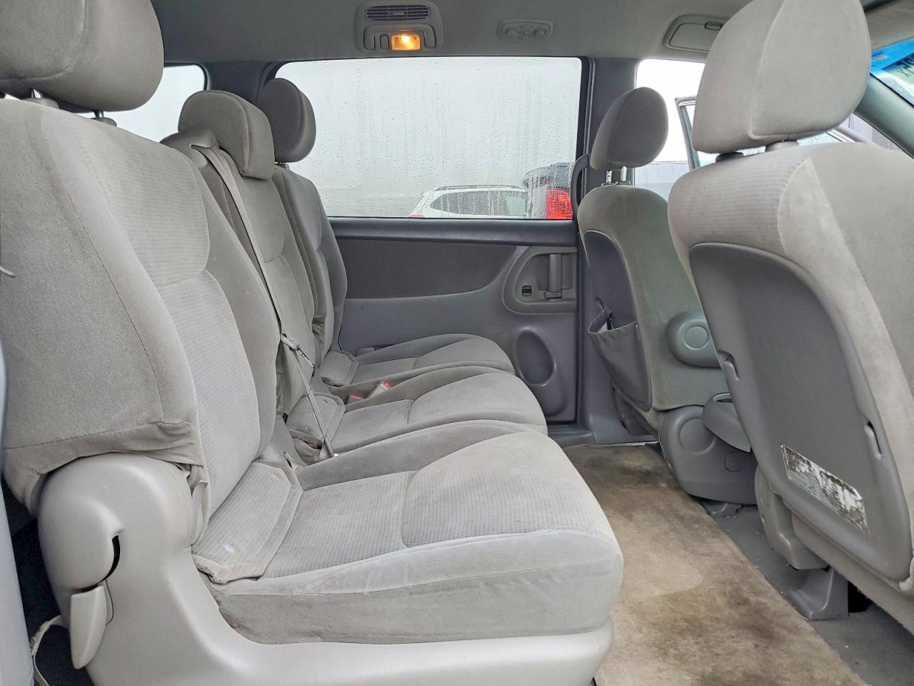 2004 TOYOTA SIENNA CE photo 11