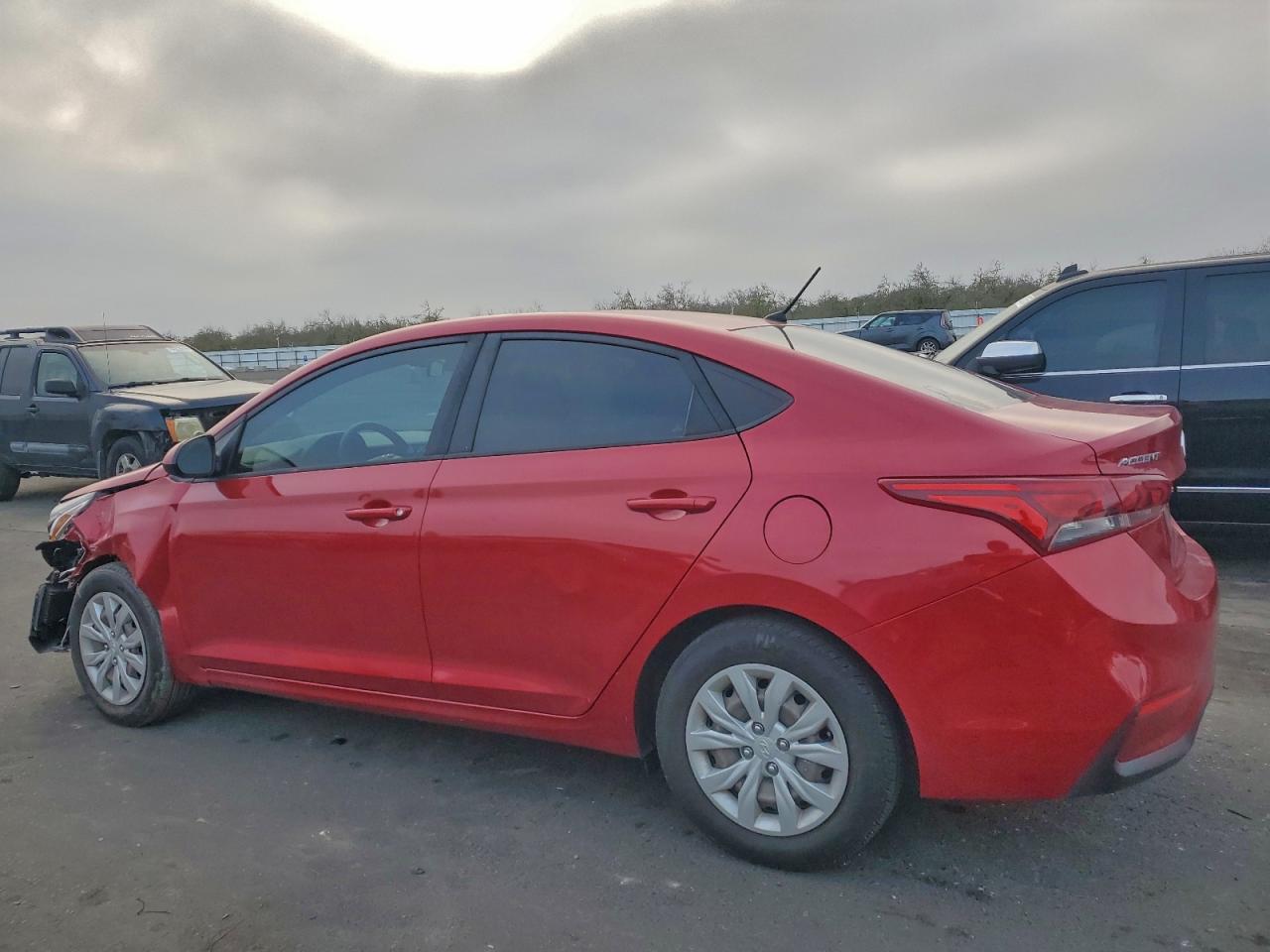 2019 HYUNDAI ACCENT SE photo 2