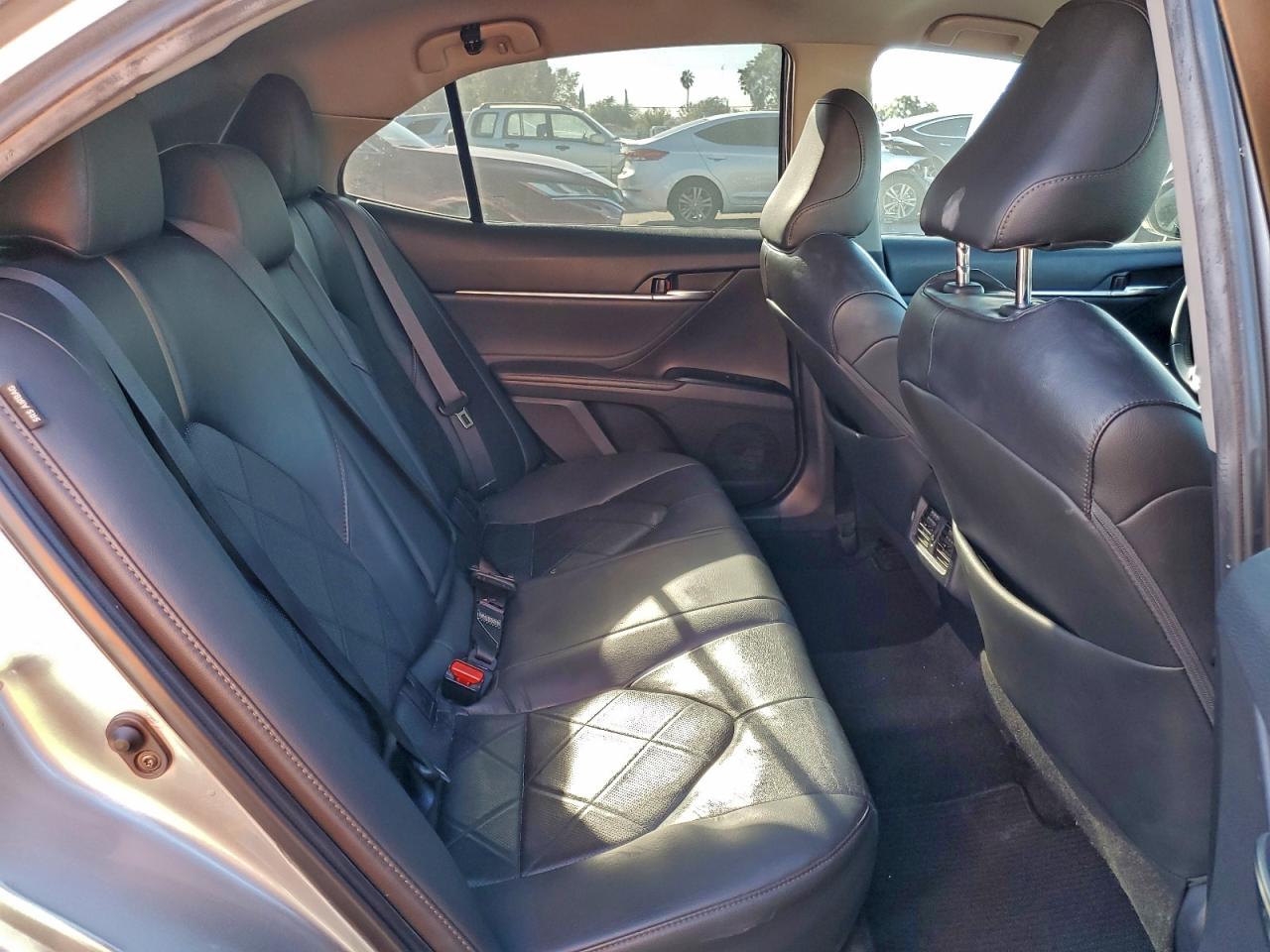 2018 TOYOTA CAMRY L photo 10