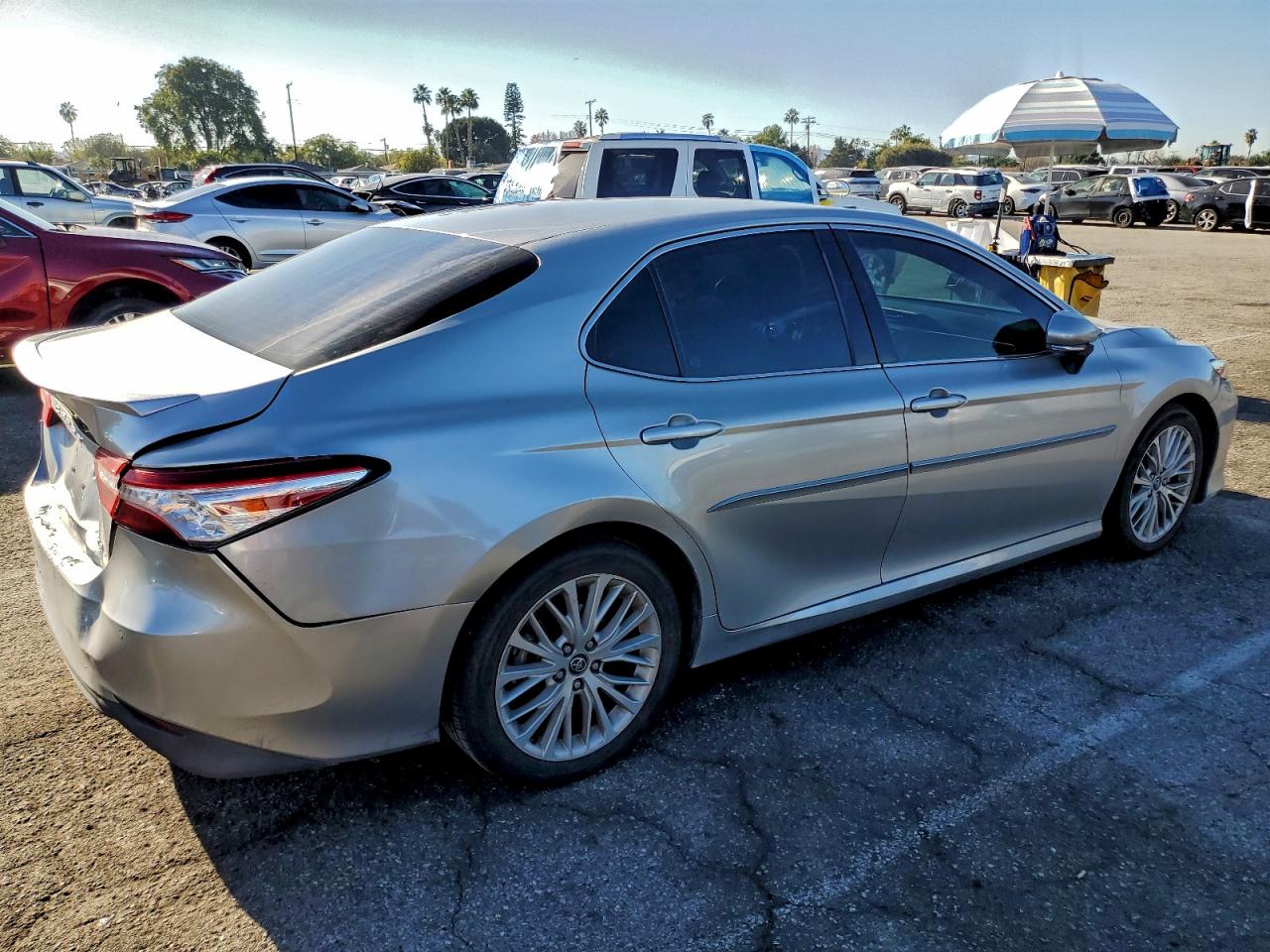 2018 TOYOTA CAMRY L photo 3