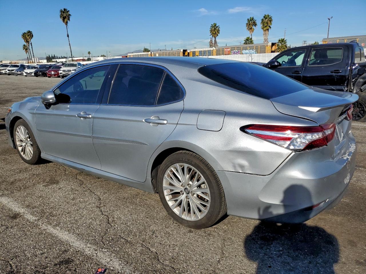 2018 TOYOTA CAMRY L photo 2