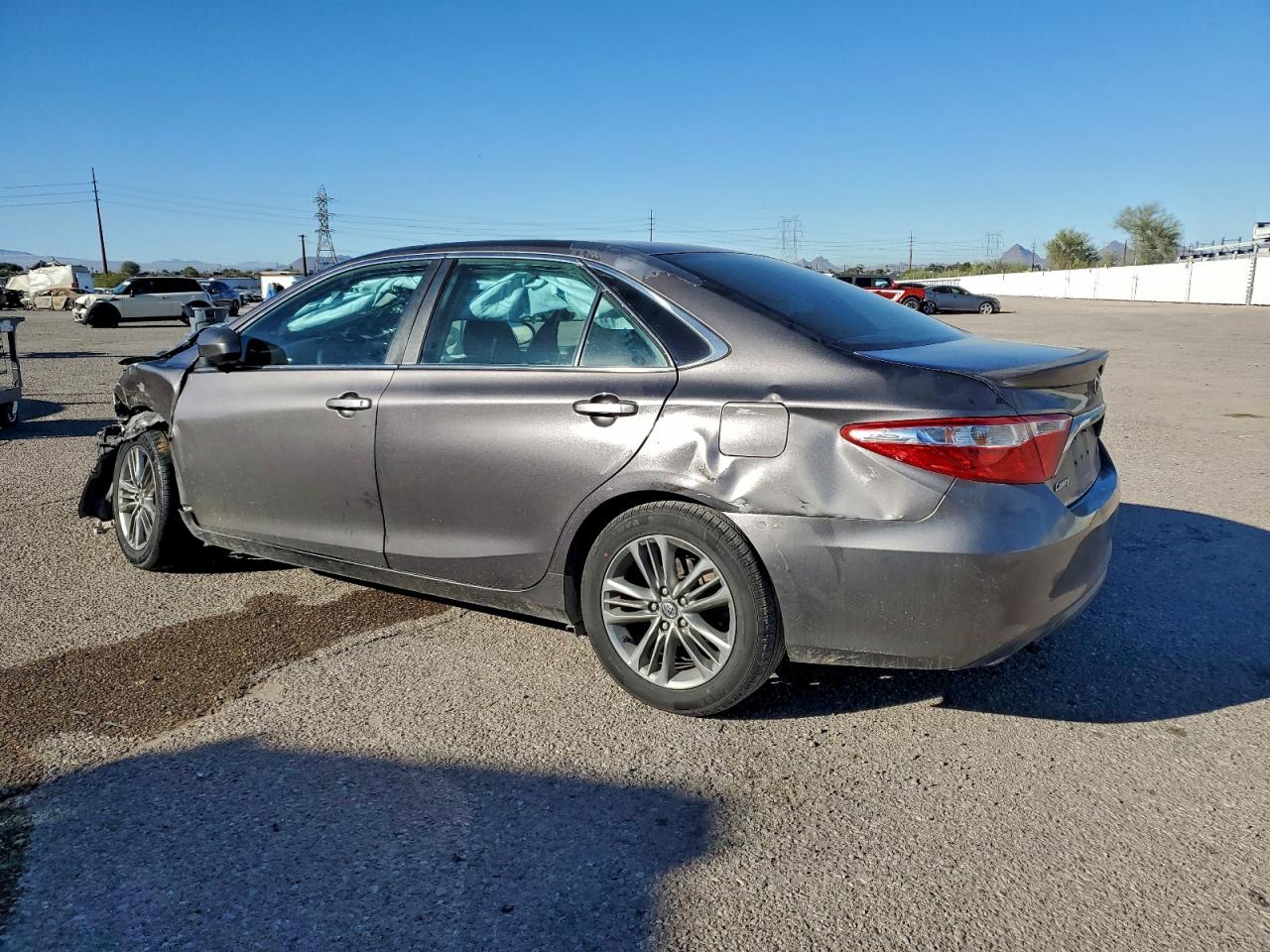 2016 TOYOTA CAMRY LE photo 2