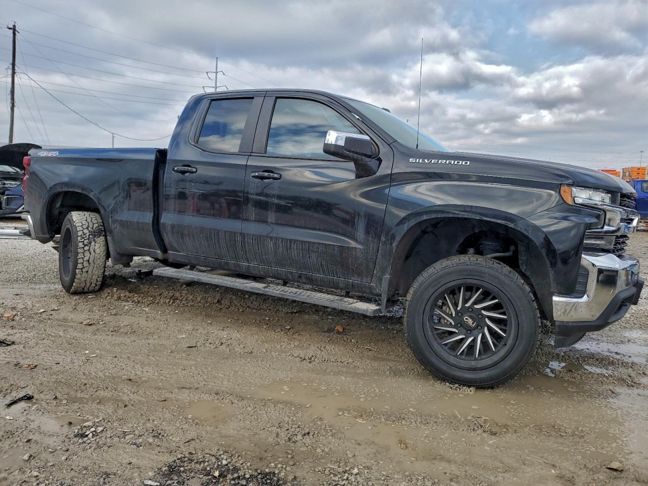 2019 CHEVROLET SILVERADO K1500 LT photo 4