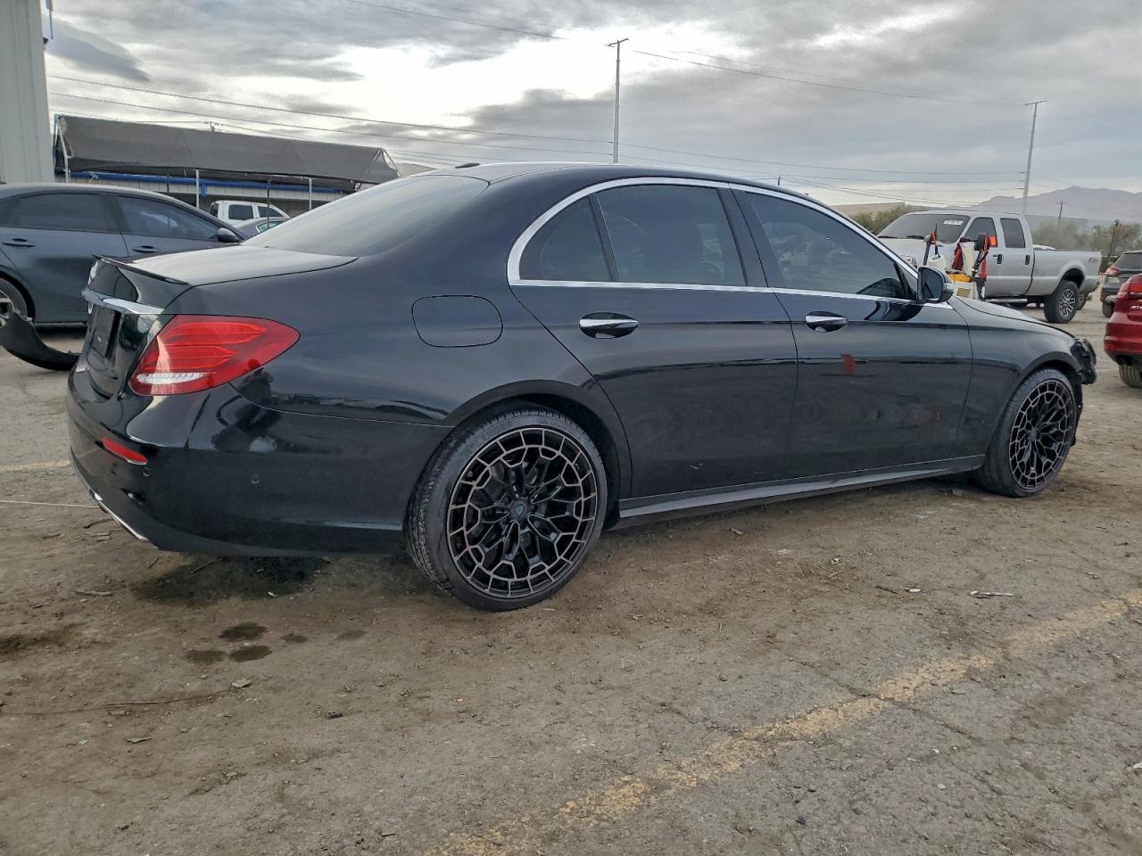 2017 MERCEDES-BENZ E 300 photo 3