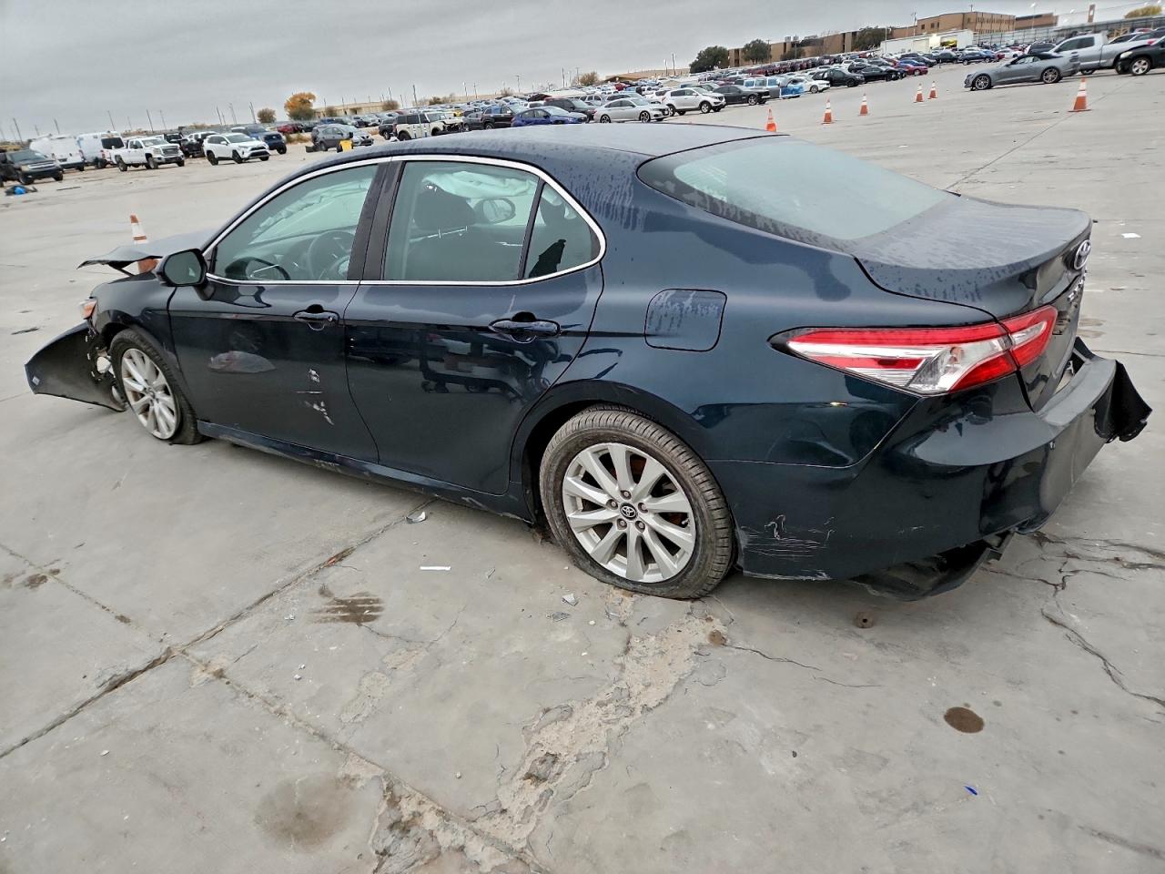 2018 TOYOTA CAMRY L photo 2