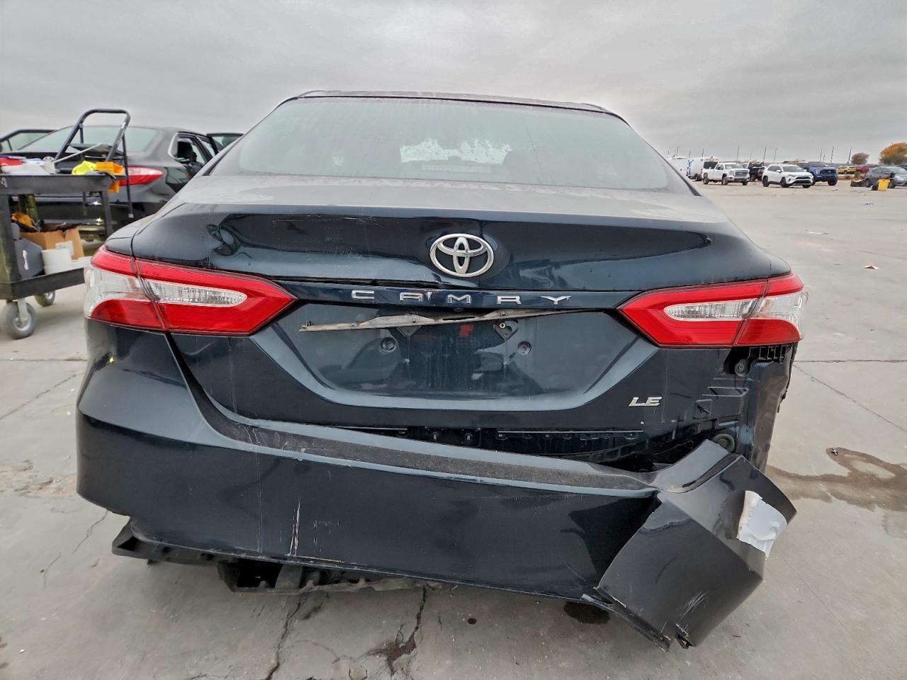2018 TOYOTA CAMRY L photo 6