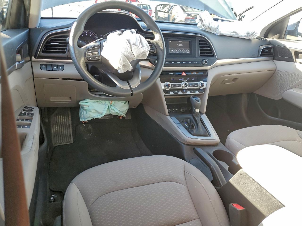 2020 HYUNDAI ELANTRA SE photo 8