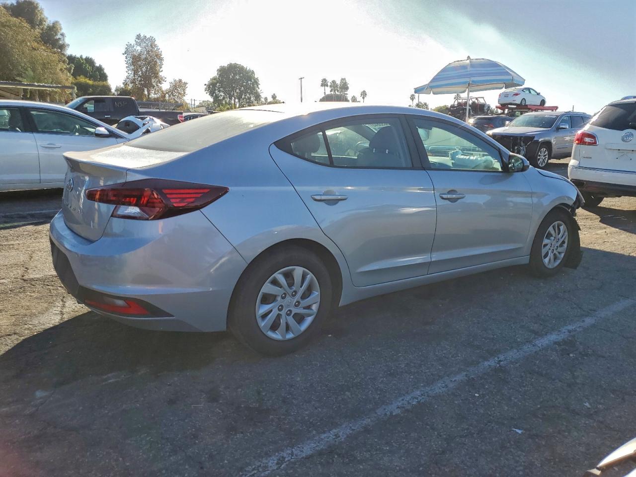 2020 HYUNDAI ELANTRA SE photo 3
