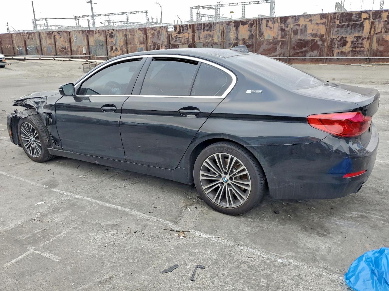 2019 BMW 530E photo 2