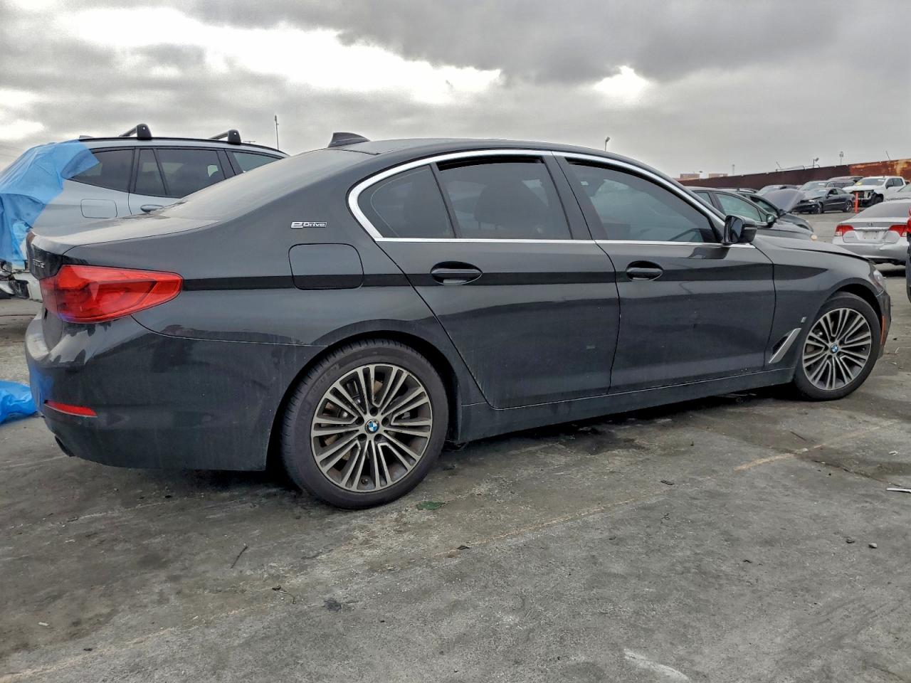 2019 BMW 530E photo 3