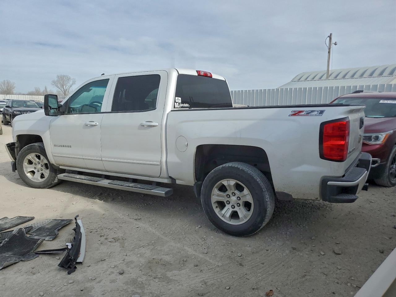 2016 CHEVROLET SILVERADO K1500 LT photo 2