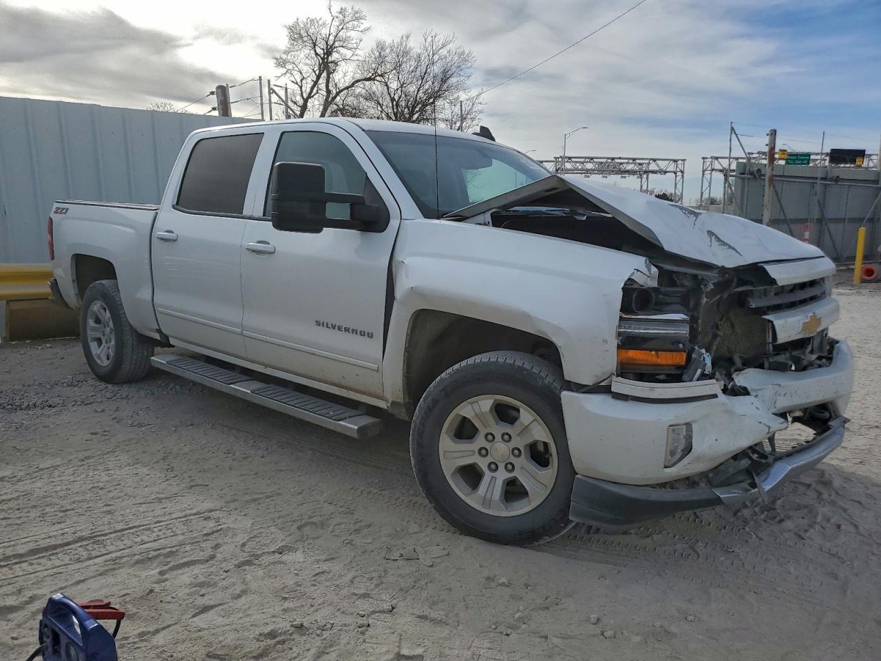 2016 CHEVROLET SILVERADO K1500 LT photo 4