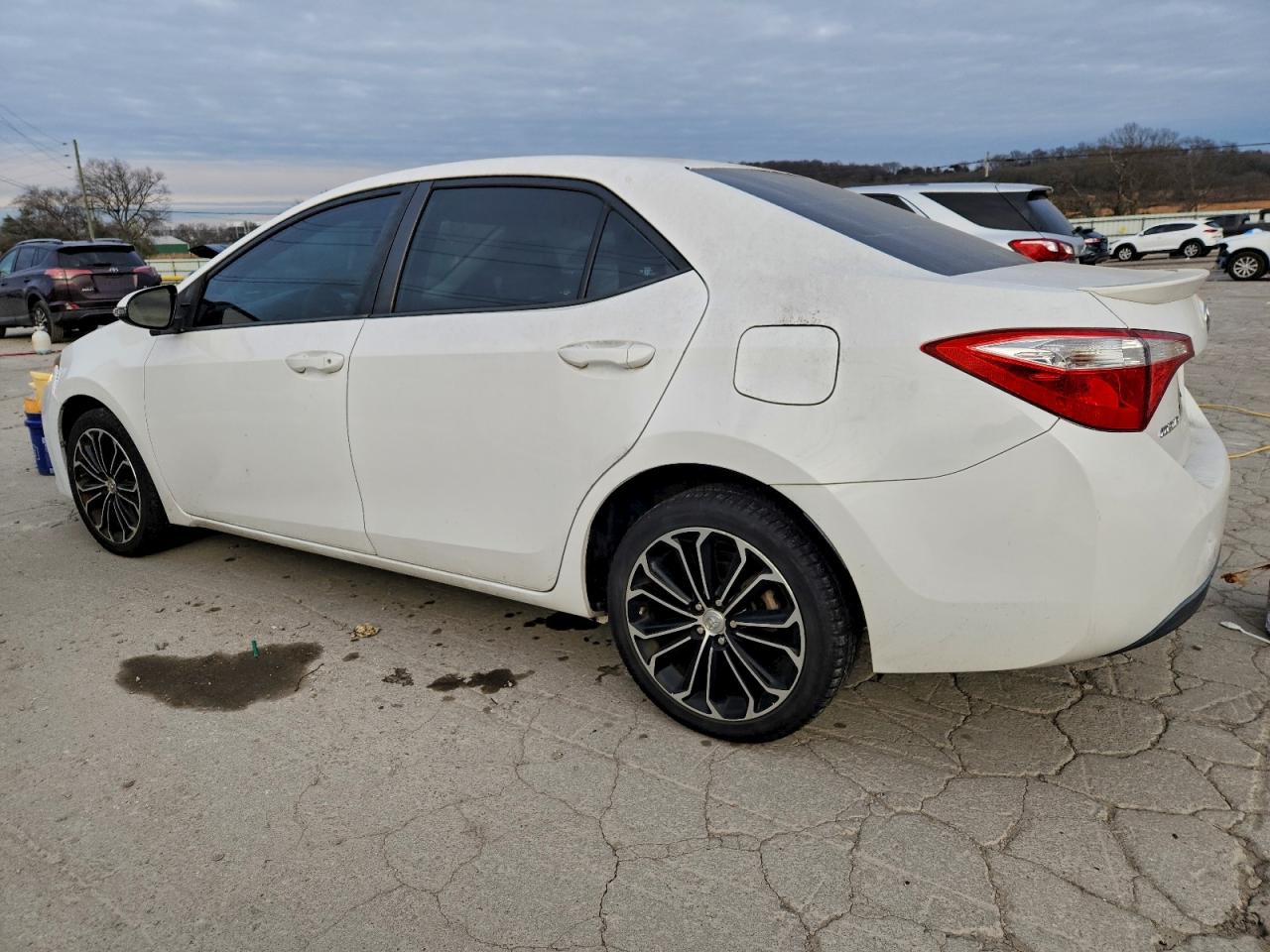 2014 TOYOTA COROLLA L photo 2