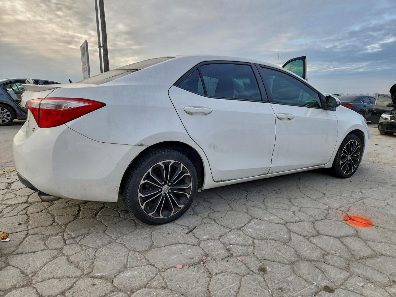2014 TOYOTA COROLLA L photo 3