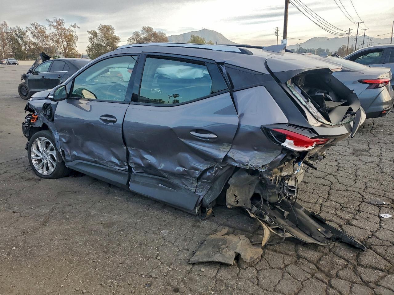 2023 CHEVROLET BOLT EUV LT photo 2