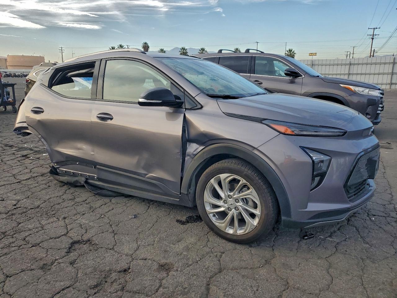 2023 CHEVROLET BOLT EUV LT photo 4