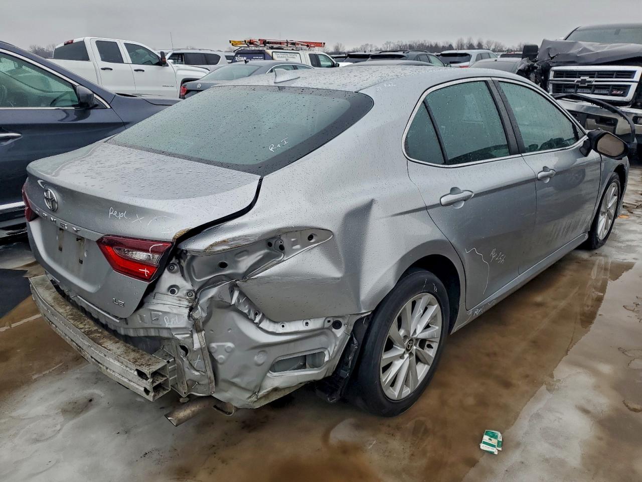 2021 TOYOTA CAMRY LE photo 3