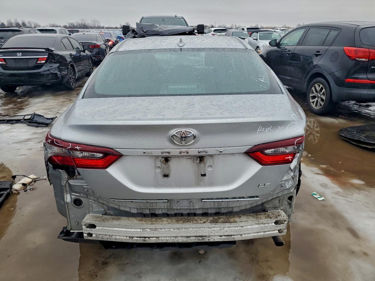 2021 TOYOTA CAMRY LE photo 6