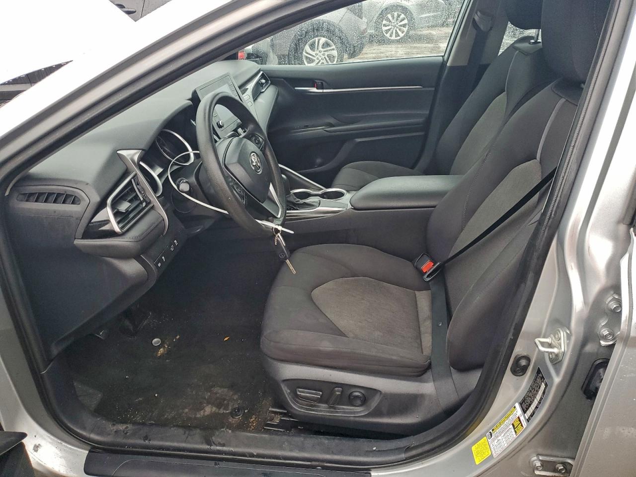 2021 TOYOTA CAMRY LE photo 7