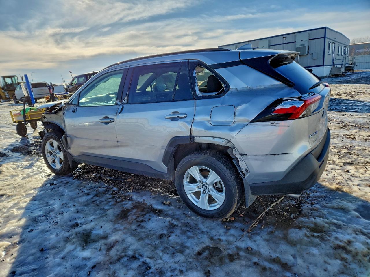 2019 TOYOTA RAV4 XLE photo 2