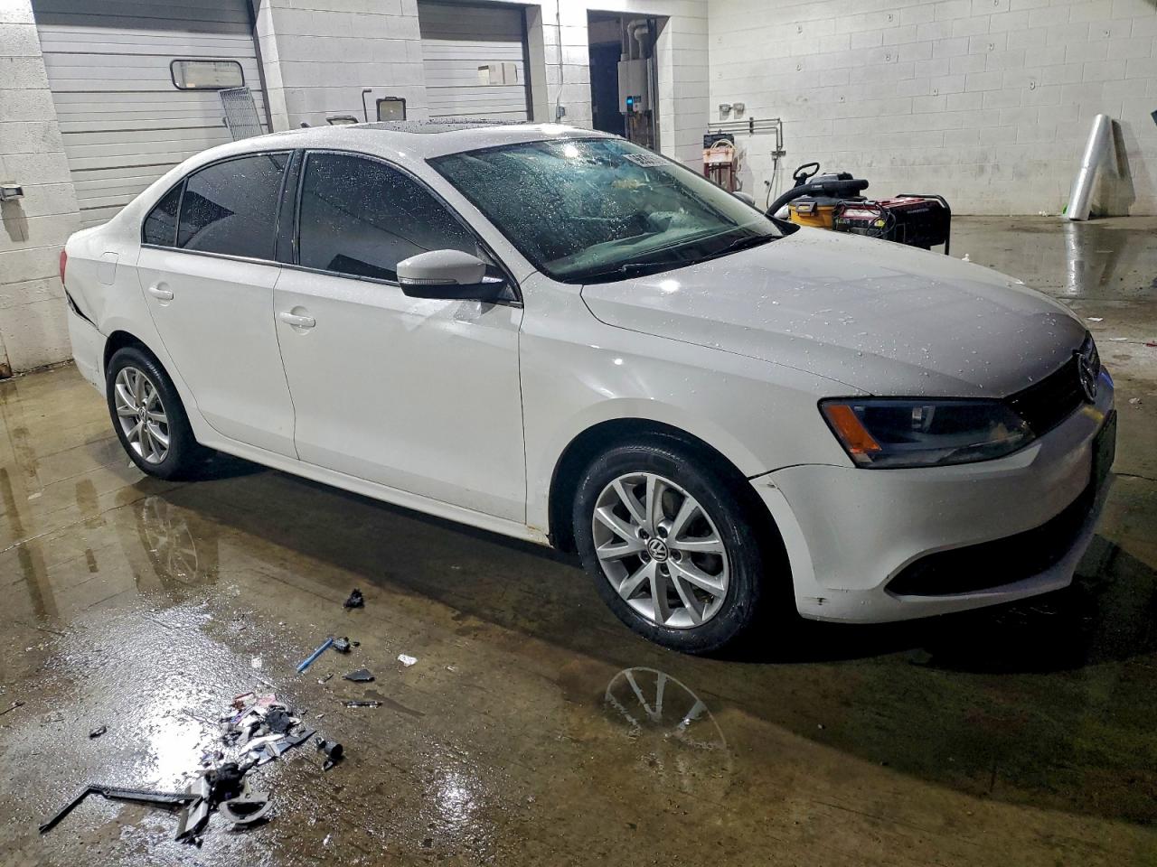 2011 VOLKSWAGEN JETTA SE photo 4