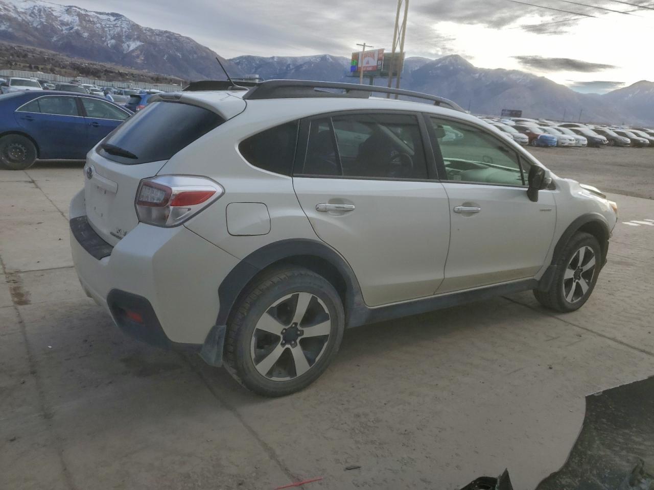 2014 SUBARU XV CROSSTREK 2.0I HYBRID TOURING photo 3