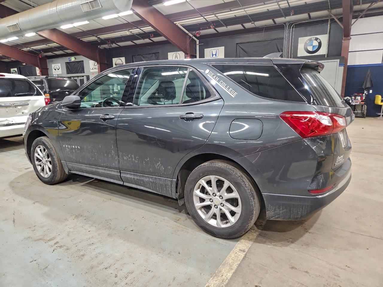 2018 CHEVROLET EQUINOX photo 2