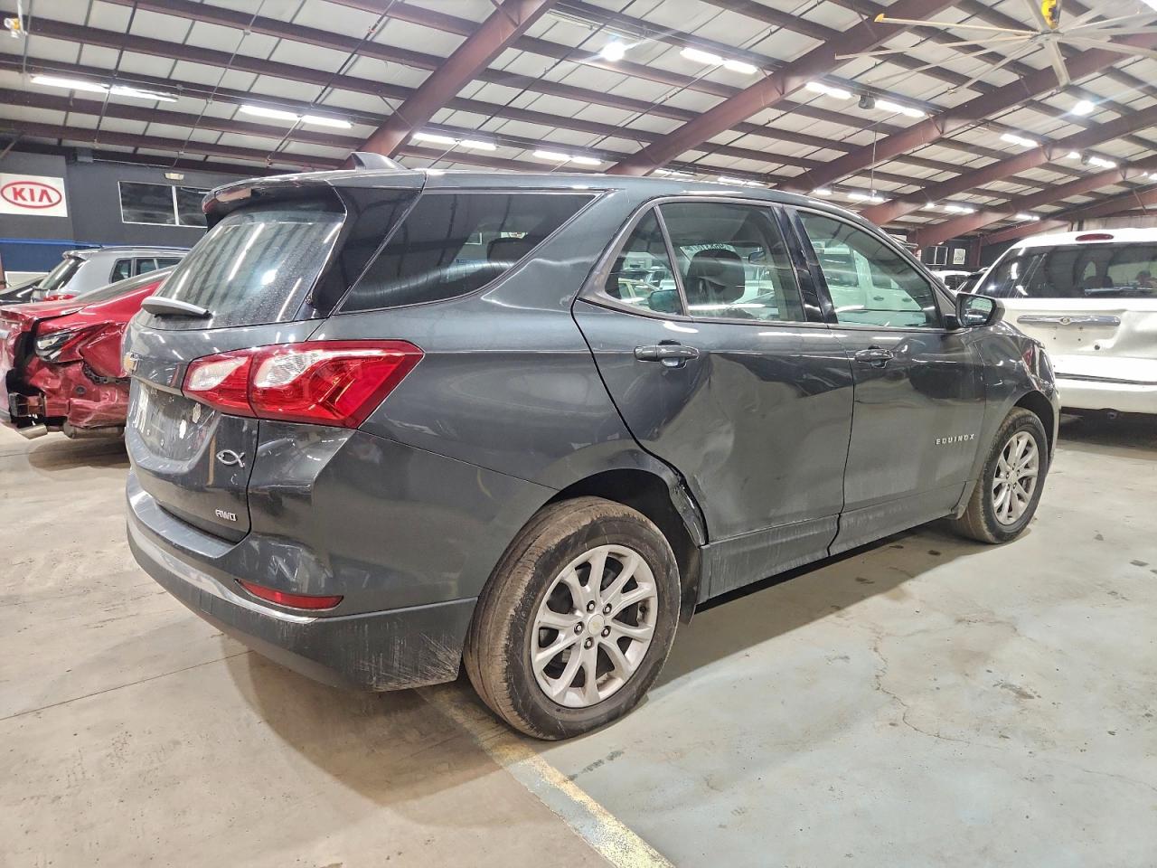 2018 CHEVROLET EQUINOX photo 3