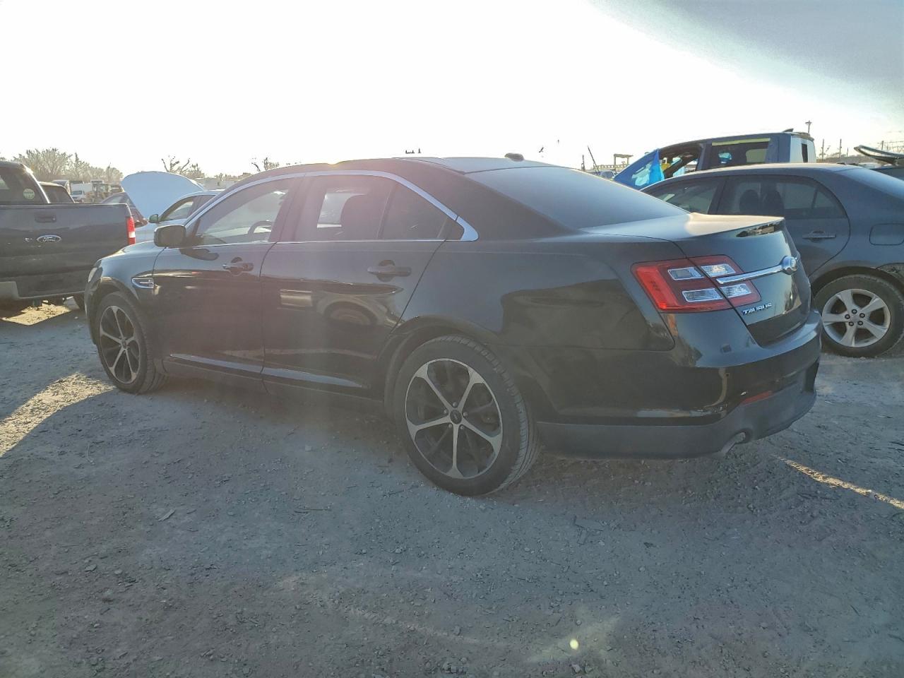 2015 FORD TAURUS LIMITED photo 2