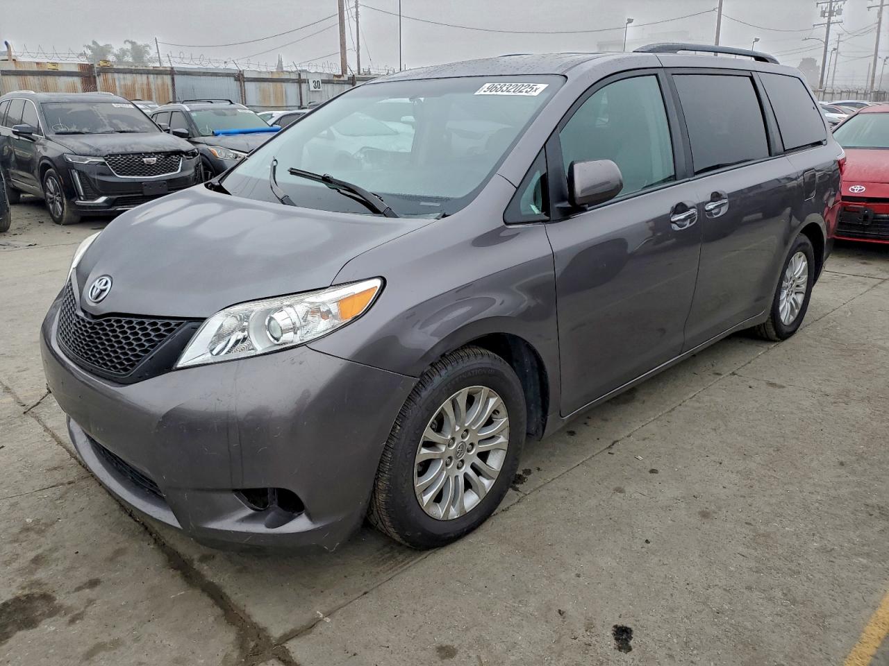 2015 TOYOTA SIENNA