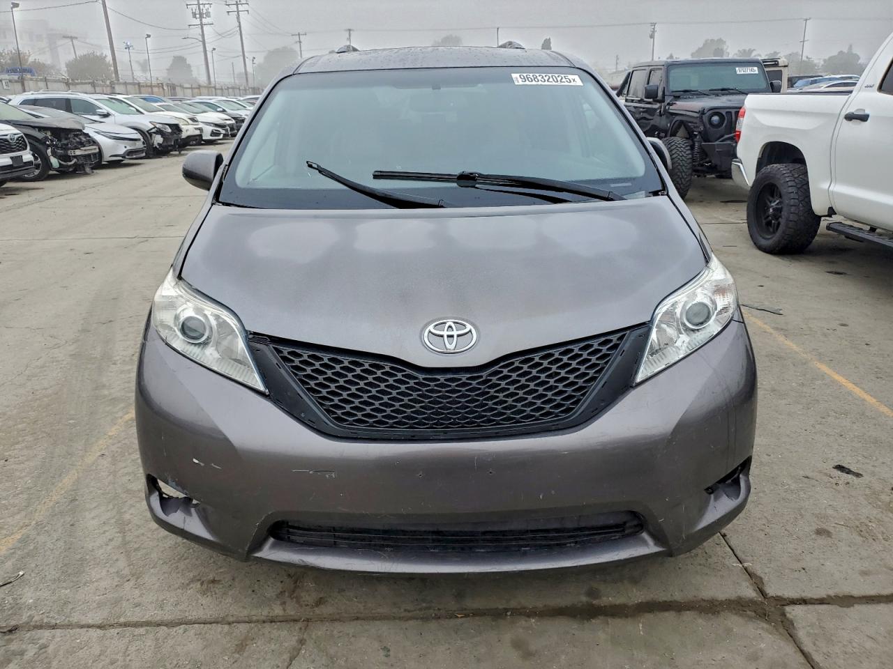 2015 TOYOTA SIENNA XLE photo 5