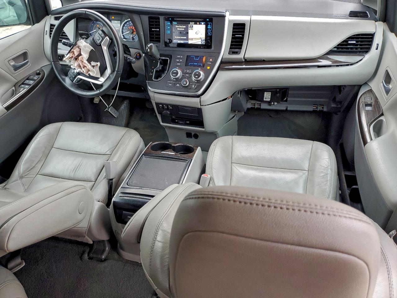 2015 TOYOTA SIENNA XLE photo 8