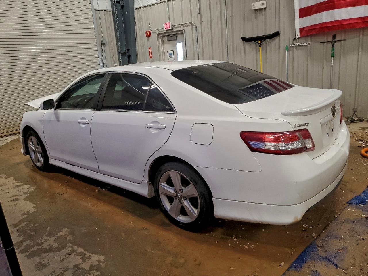 2011 TOYOTA CAMRY BASE photo 2