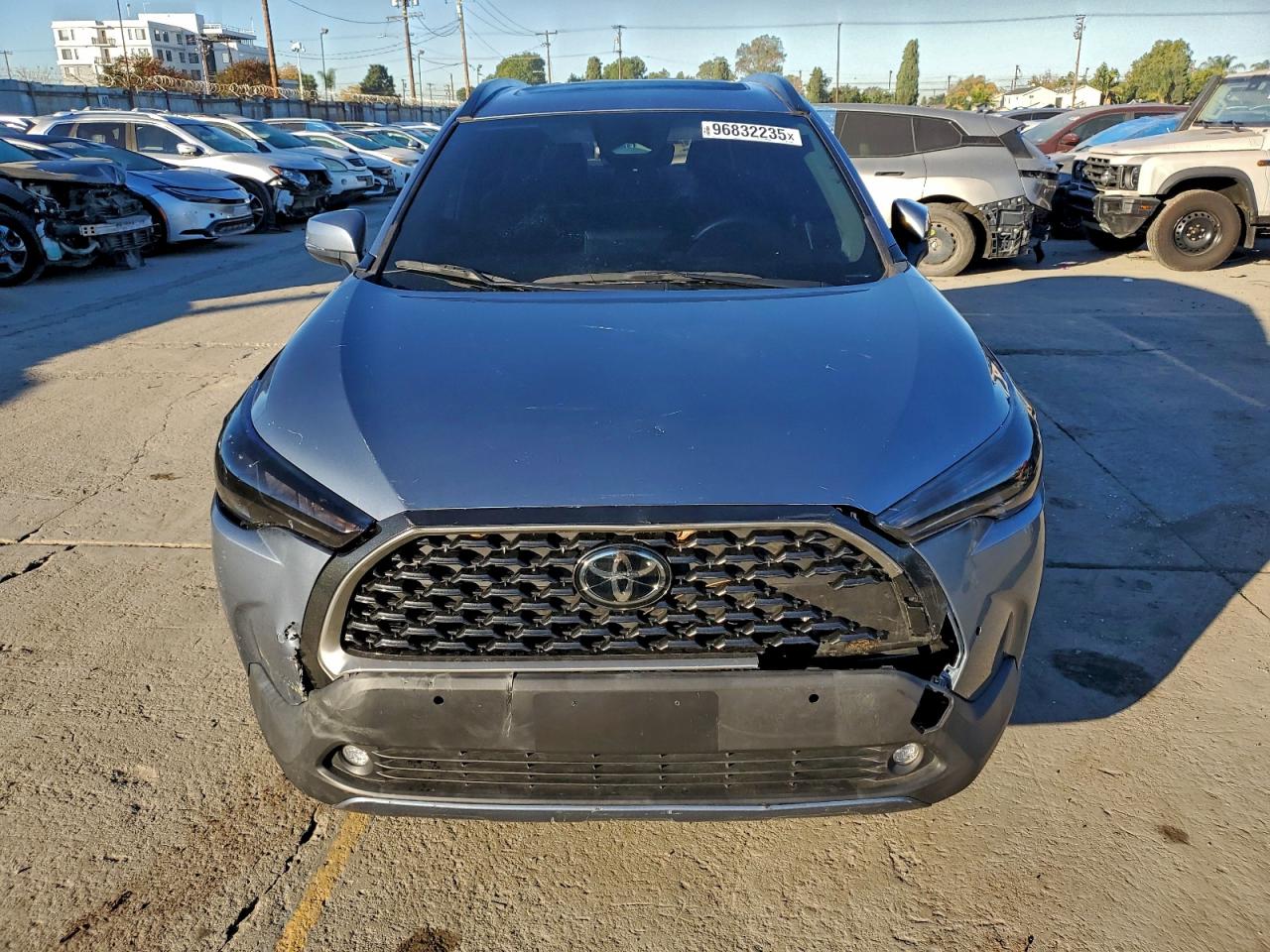 2024 TOYOTA COROLLA CROSS XLE photo 5
