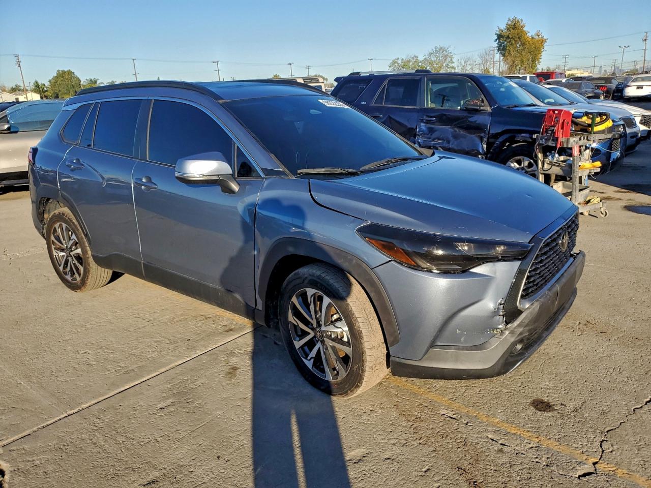 2024 TOYOTA COROLLA CROSS XLE photo 4