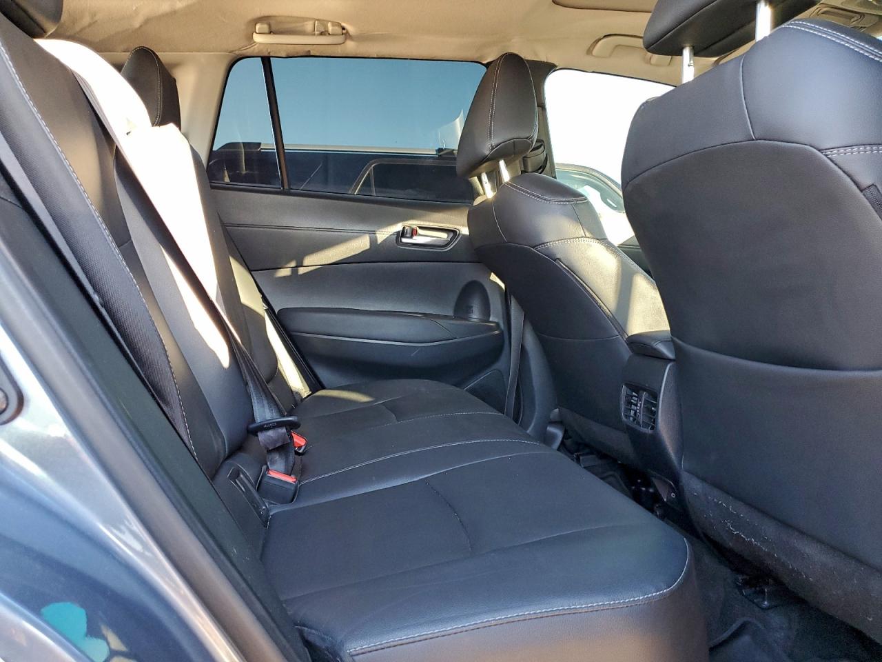 2024 TOYOTA COROLLA CROSS XLE photo 11
