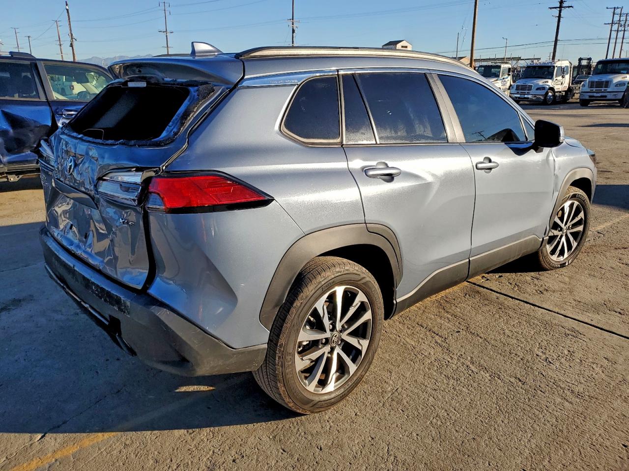 2024 TOYOTA COROLLA CROSS XLE photo 3