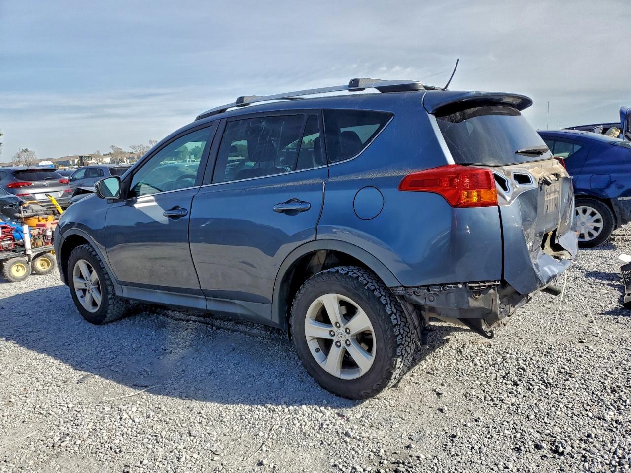 2014 TOYOTA RAV4 XLE photo 2