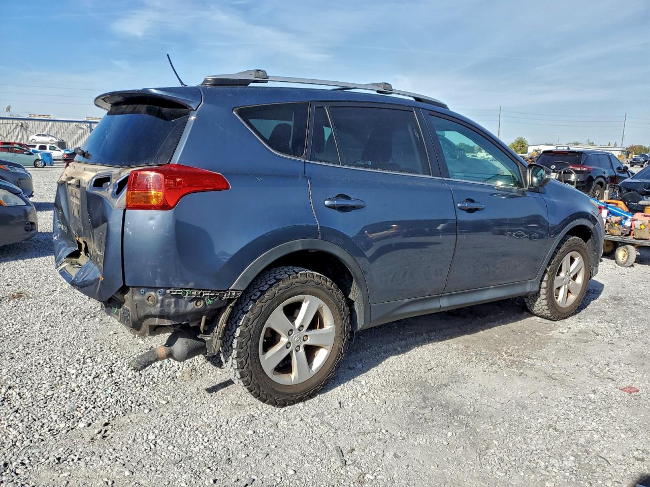2014 TOYOTA RAV4 XLE photo 3