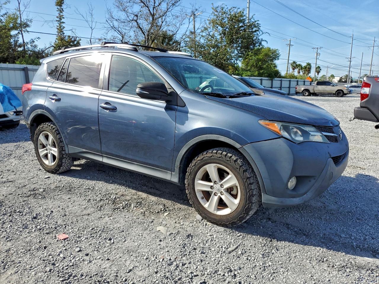 2014 TOYOTA RAV4 XLE photo 4
