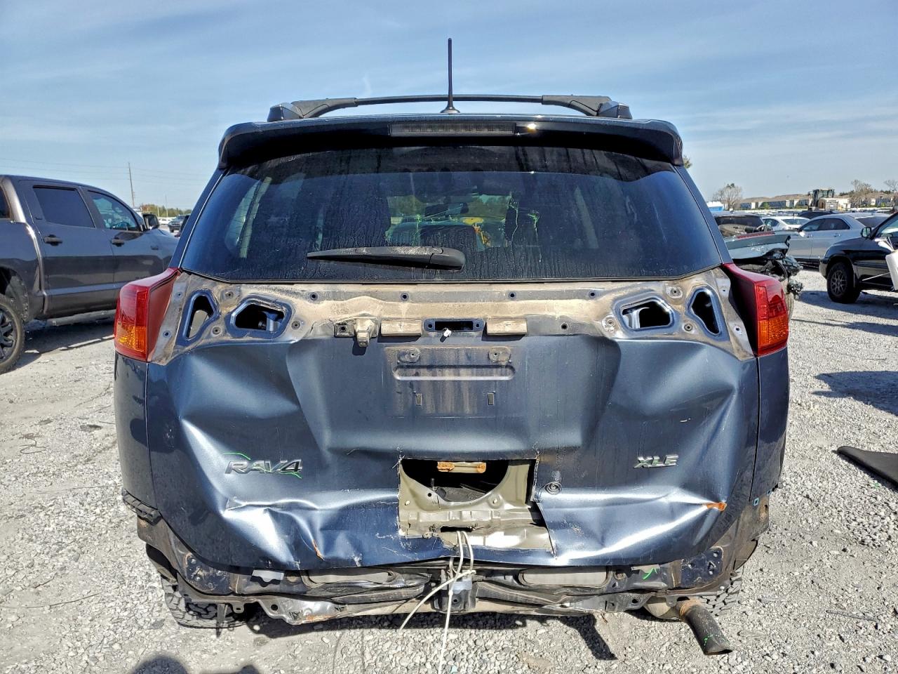 2014 TOYOTA RAV4 XLE photo 6