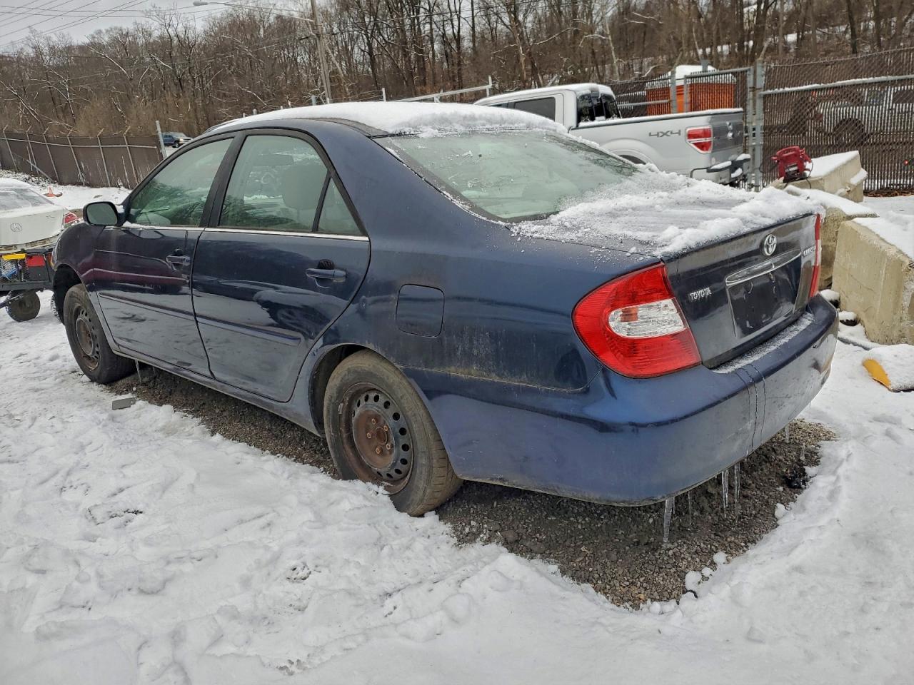 2003 TOYOTA CAMRY LE photo 2