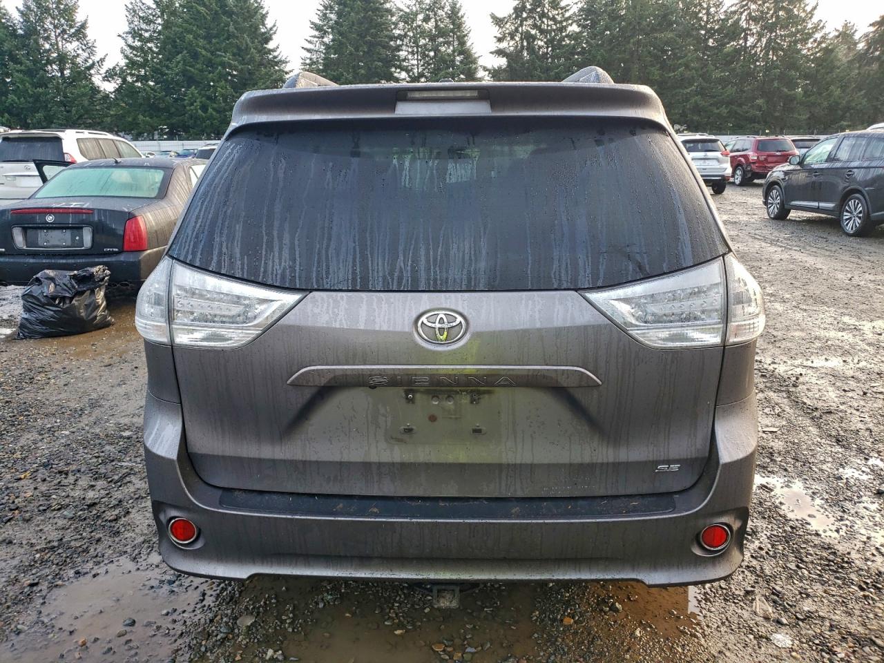 2016 TOYOTA SIENNA SE photo 6