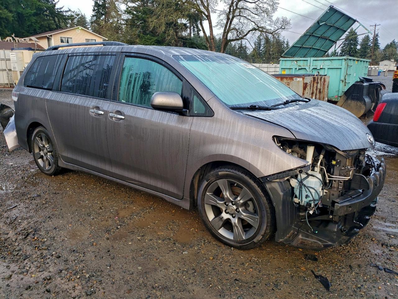 2016 TOYOTA SIENNA SE photo 4