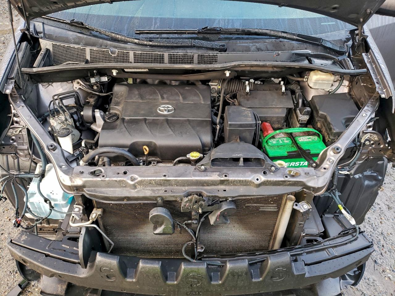 2016 TOYOTA SIENNA SE photo 12