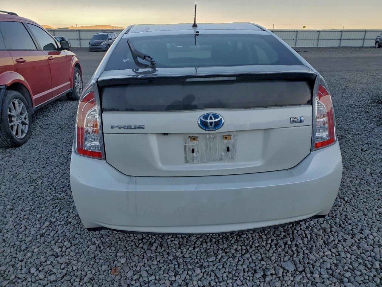 2015 TOYOTA PRIUS photo 6