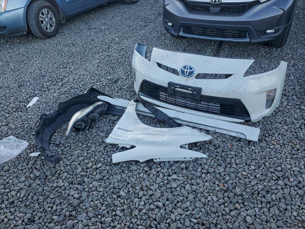 2015 TOYOTA PRIUS photo 12